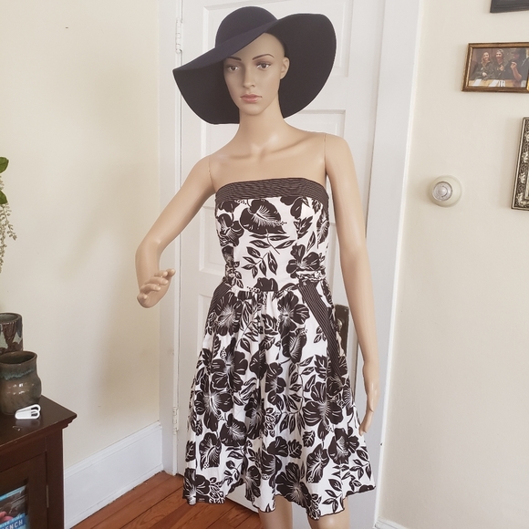 Charlotte Russe Dresses & Skirts - Charlotte Russe Strapless Tropical Dress sz 7
